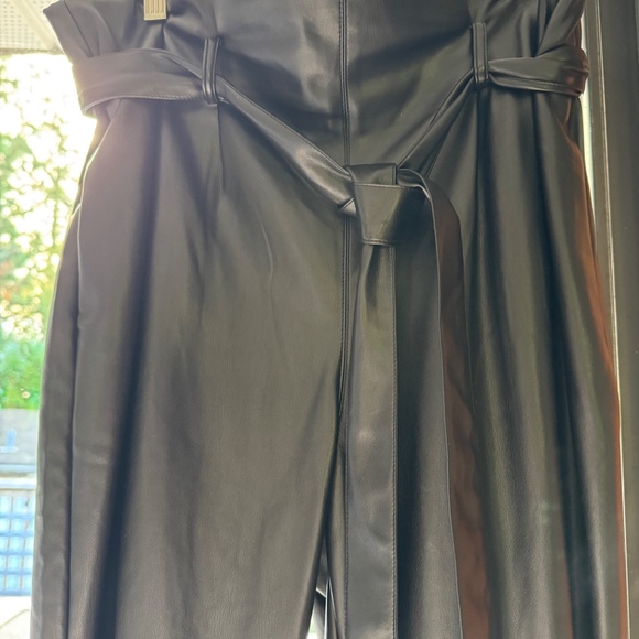 Faux leather pants - Picture 2 of 5